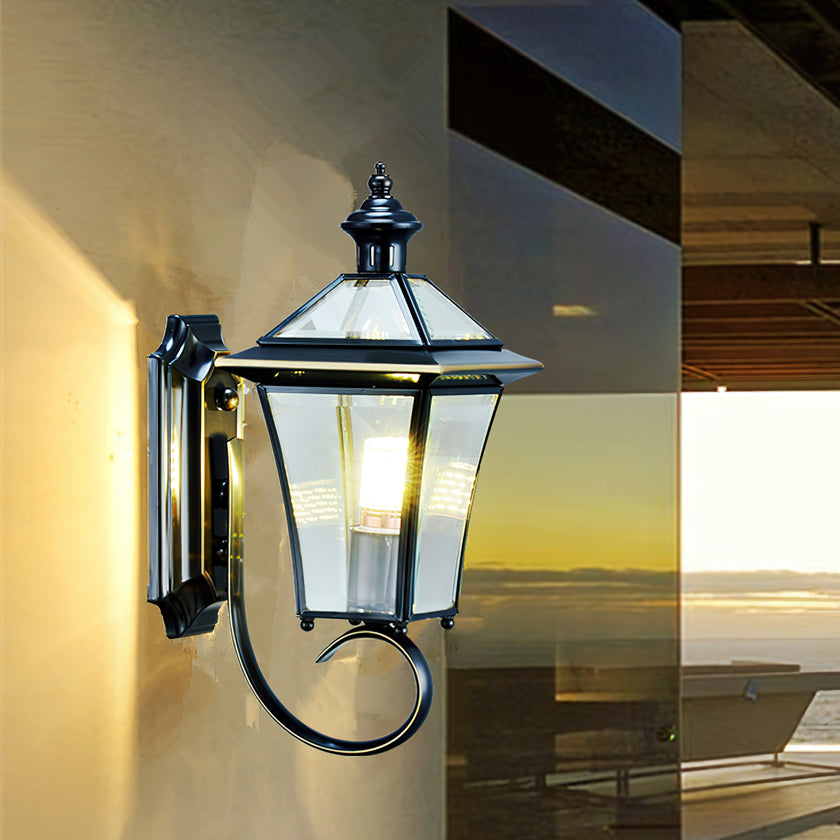 Dekorative Wandleuchte für den Innenhof