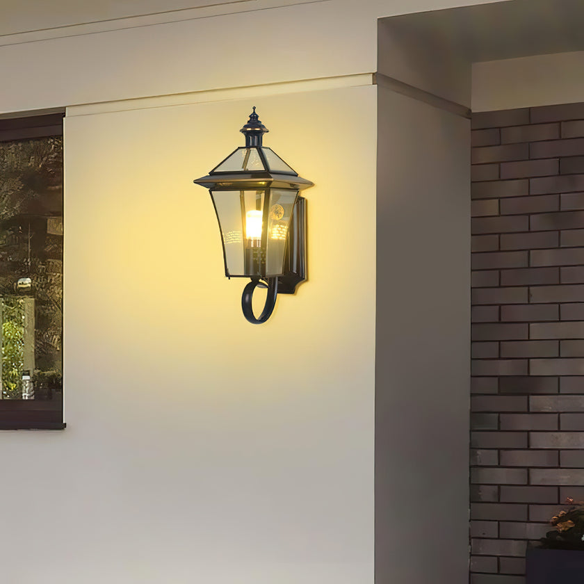 Dekorative Wandleuchte für den Innenhof