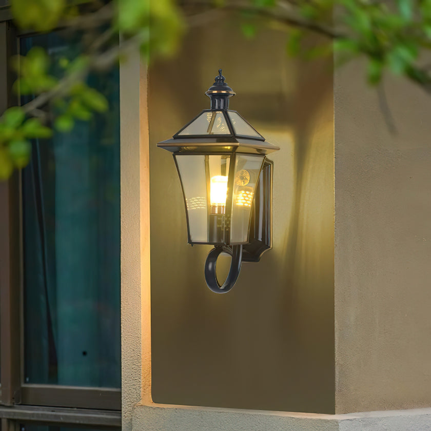 Dekorative Wandleuchte für den Innenhof