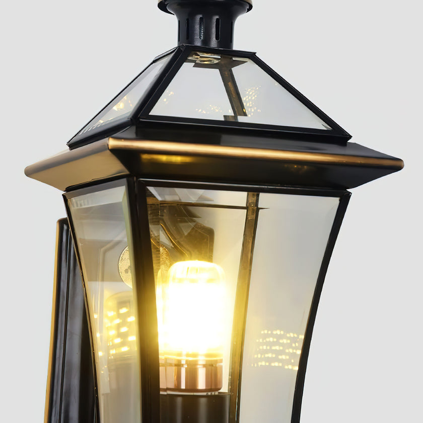 Dekorative Wandleuchte für den Innenhof