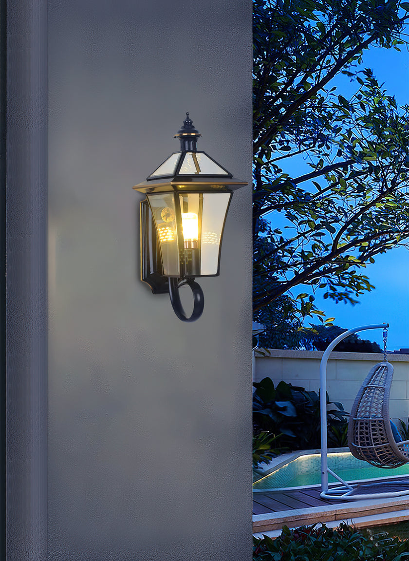 Dekorative Wandleuchte für den Innenhof