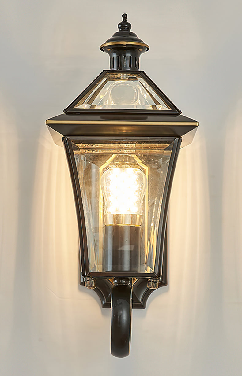 Dekorative Wandleuchte für den Innenhof