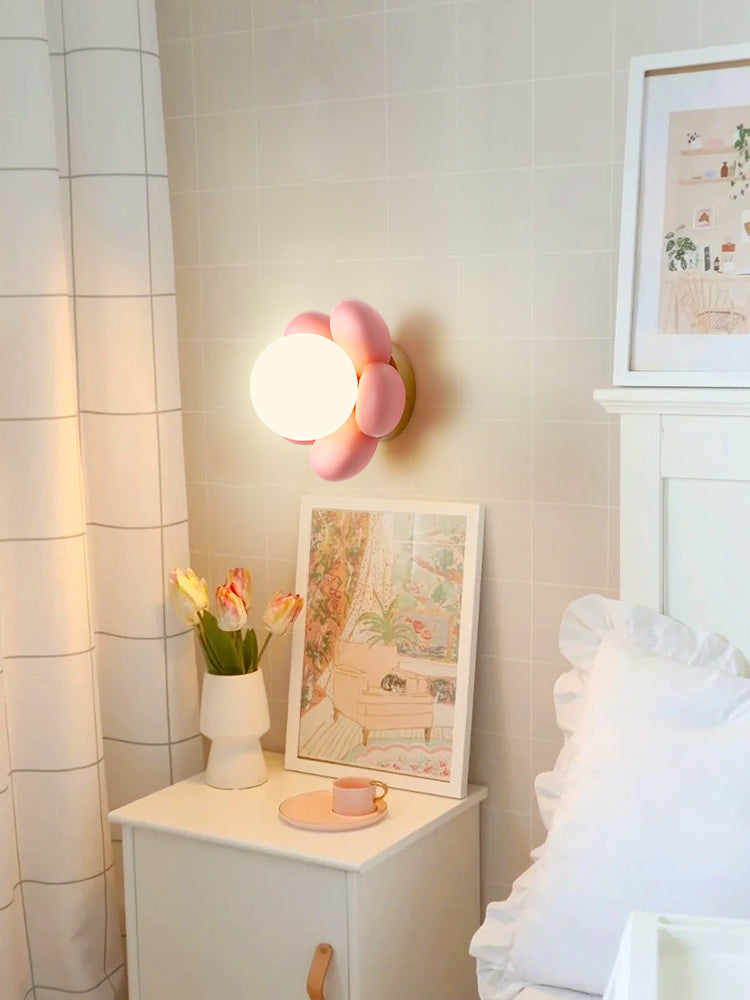 Warm Flower Resin Wall Lamp