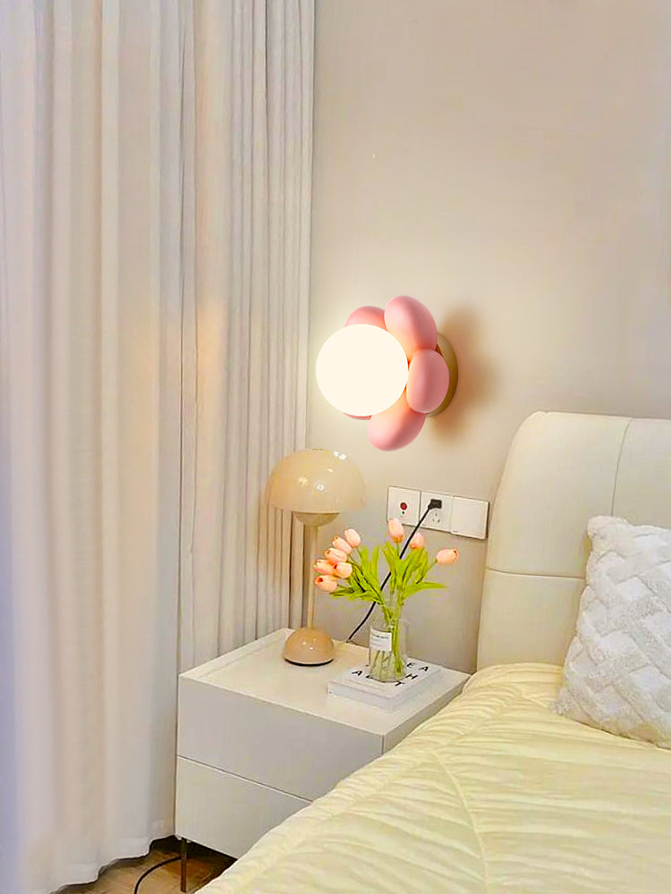 Warm Flower Resin Wall Lamp