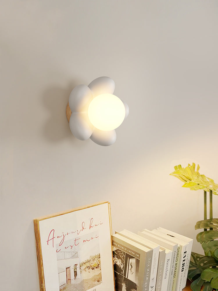 Warm Flower Resin Wall Lamp