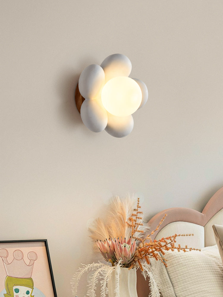 Warm Flower Resin Wall Lamp