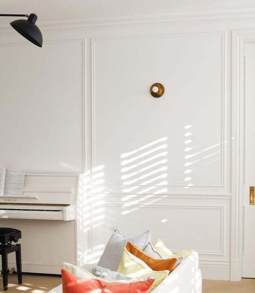 مصباح حائط منقط