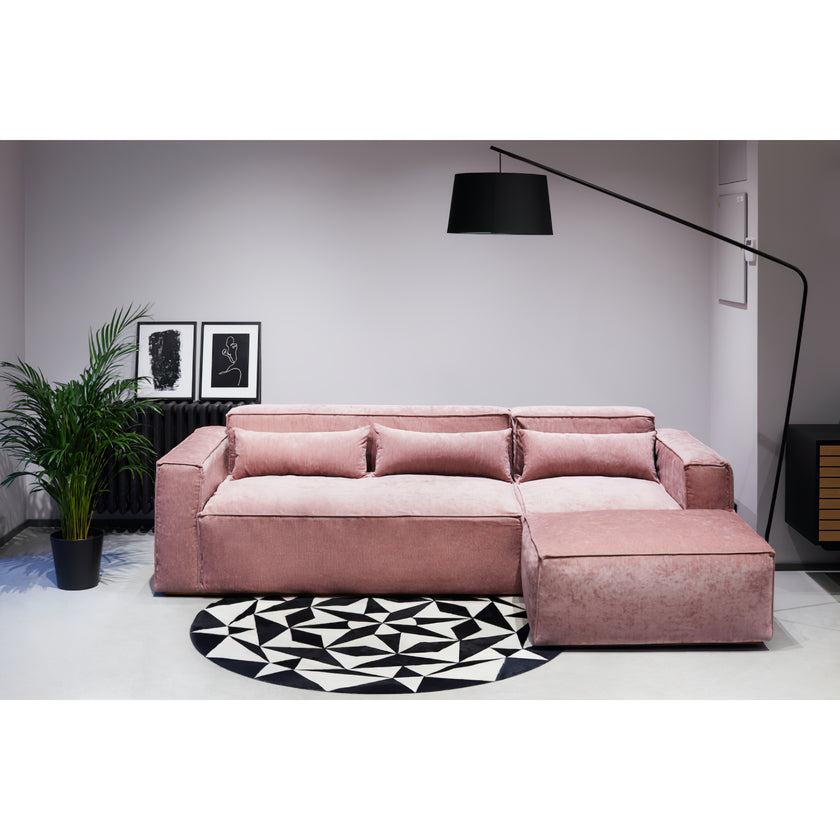 مصباح أرضي في الردهة