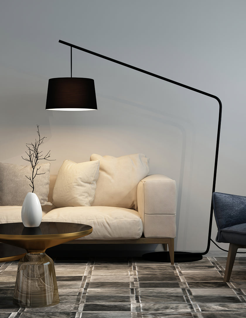 مصباح أرضي في الردهة