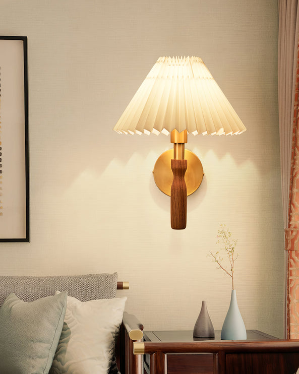 Maison Wooden Wall Lamp