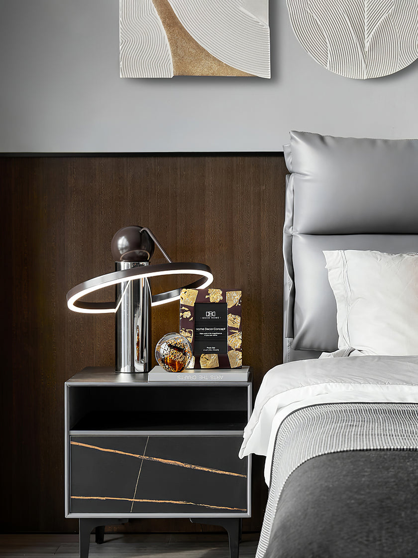 Misplaatste tafellamp