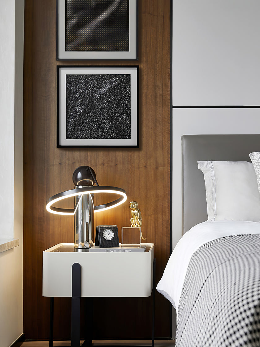 Misplaatste tafellamp