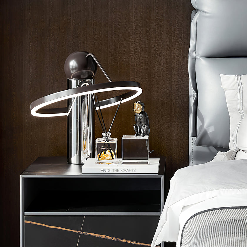 Misplaatste tafellamp