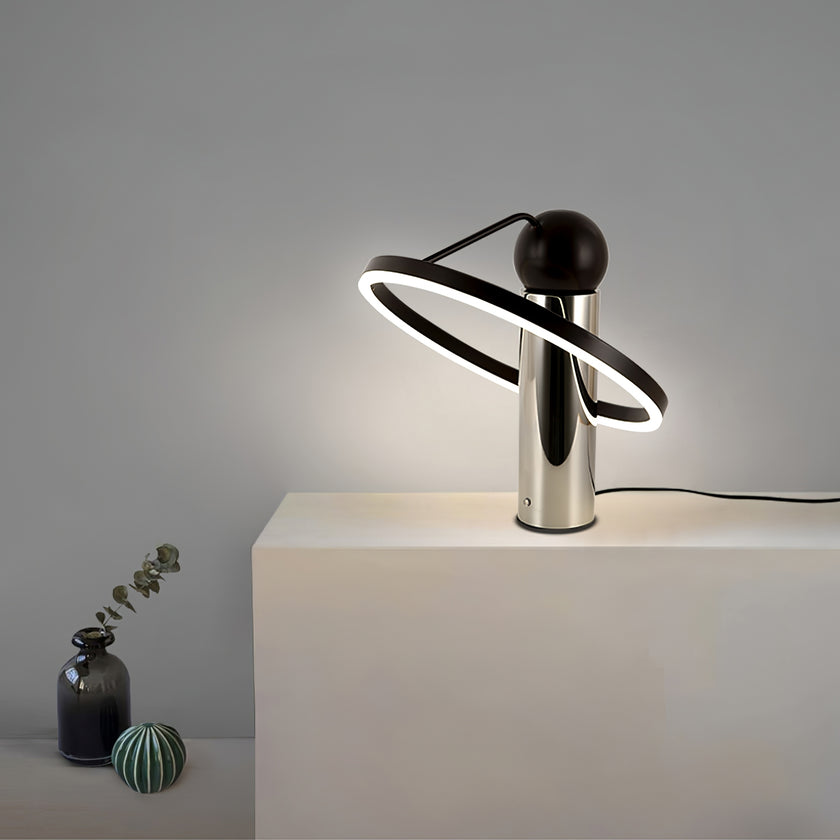 Misplaatste tafellamp