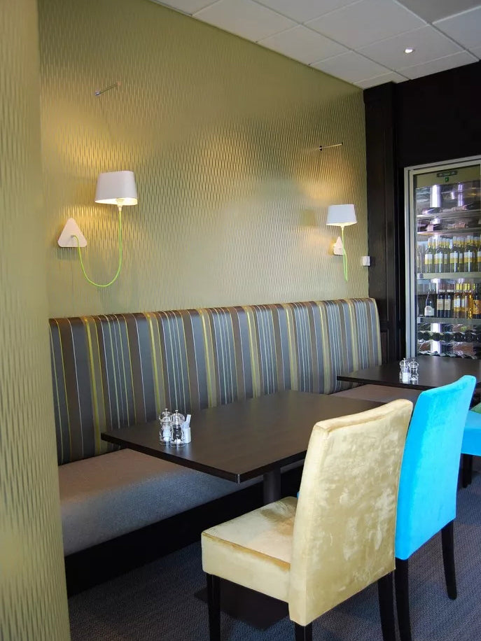 مصباح حائط فني بخطوط هندسية