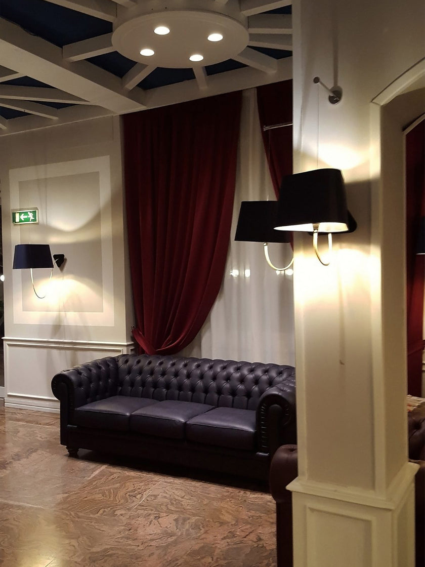 مصباح حائط فني بخطوط هندسية