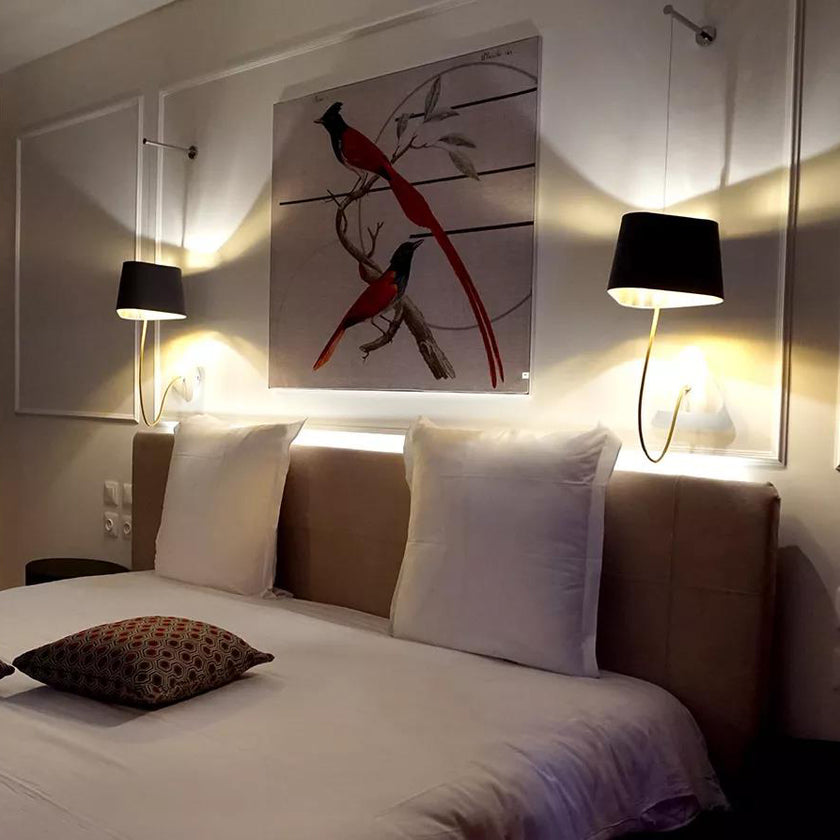 مصباح حائط فني بخطوط هندسية