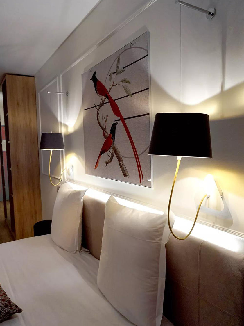 مصباح حائط فني بخطوط هندسية