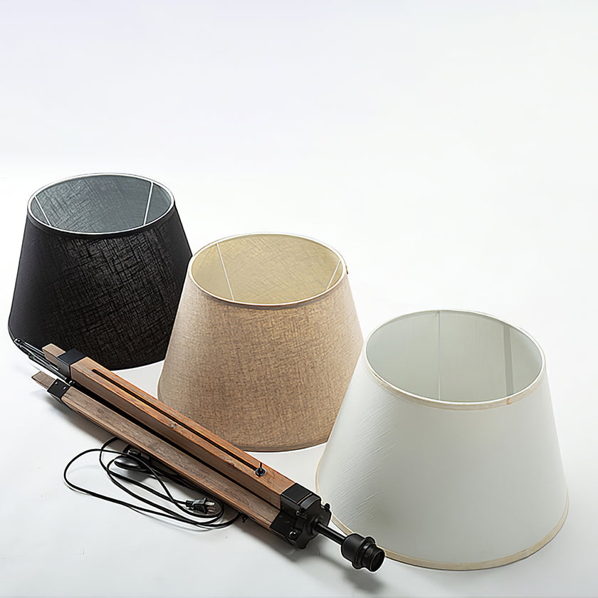 مصباح ارضي ثلاثي القوائم