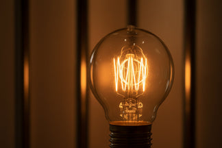 ✨ Illuminating Life: A Deep Dive into the Secrets of Classic and Modern Light Bulbs