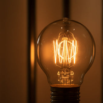 ✨ Illuminating Life: A Deep Dive into the Secrets of Classic and Modern Light Bulbs