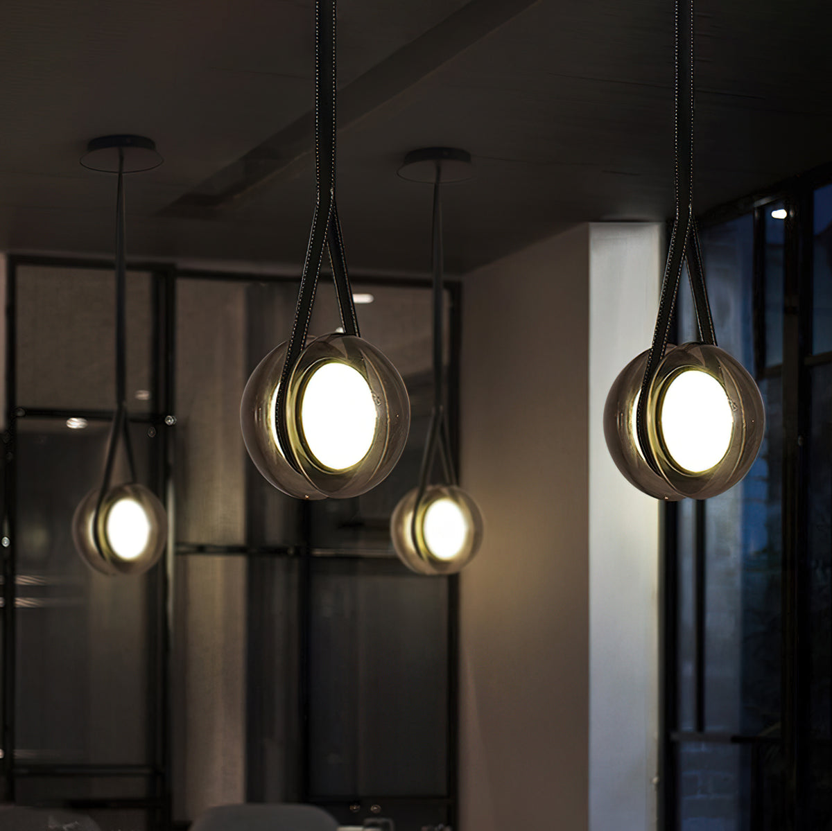 Blackhole Glass Pendant Light – detail 2