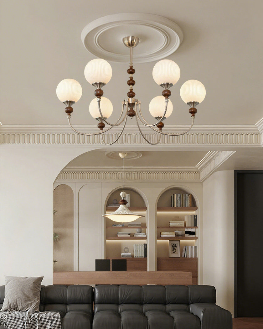Erica Chandelier