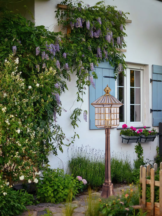 Retro-Säulenlampe aus Messing im europäischen Stil für den Garten