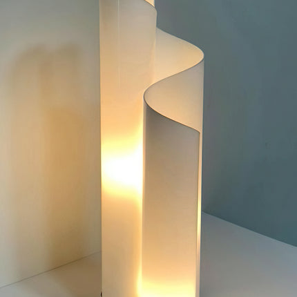 Flow Arc Mera Table Lamp