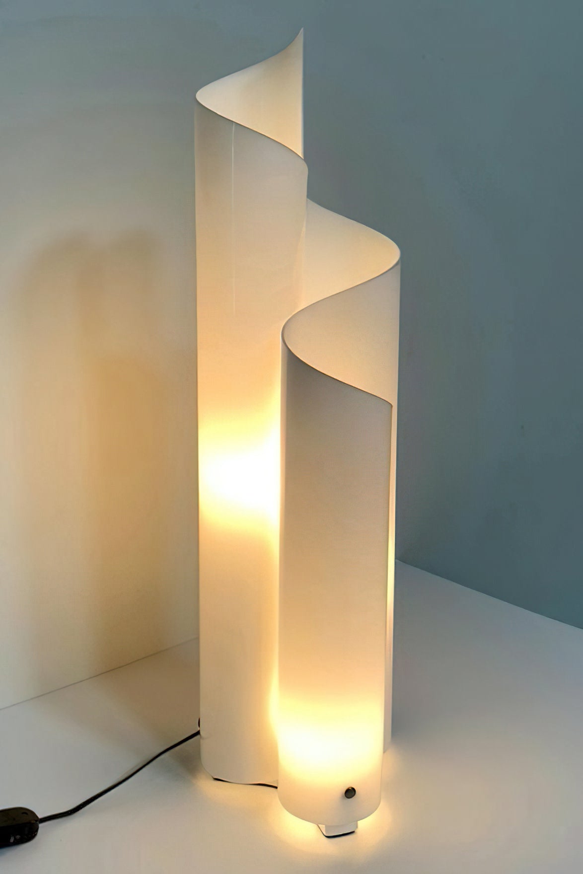 Flow Arc Mera Table Lamp