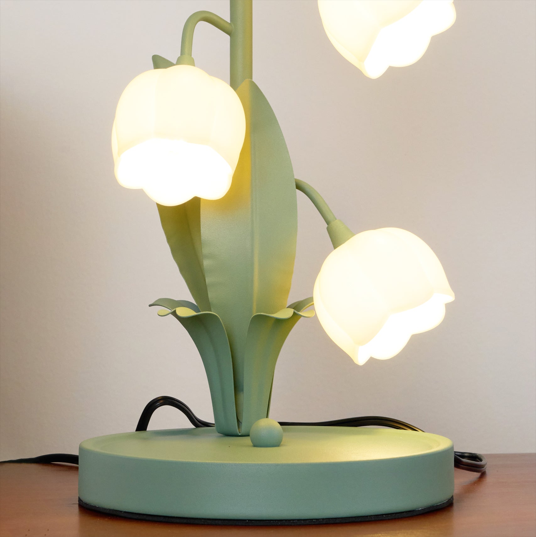 Green Lily Table Lamp – Mooijane