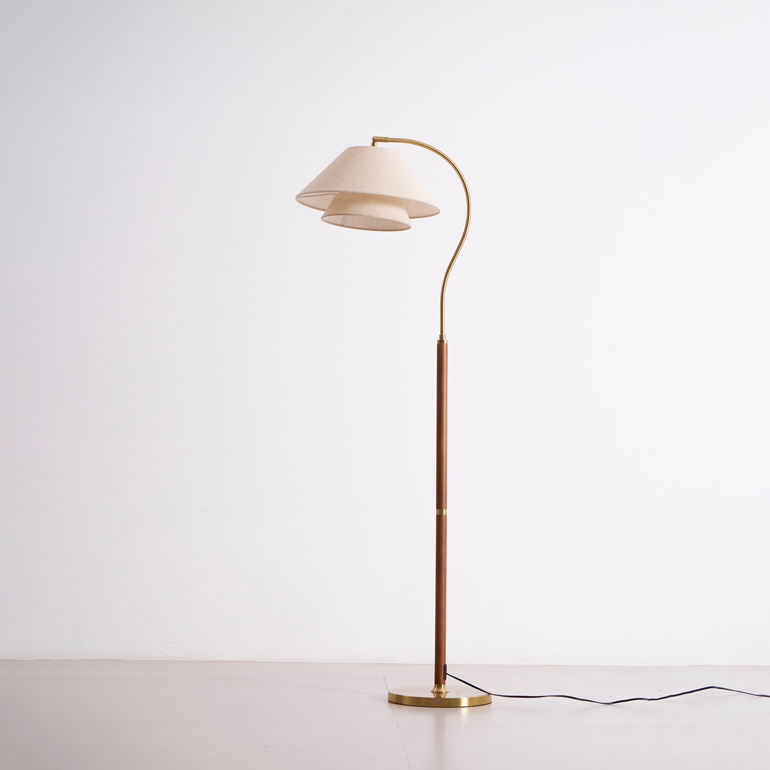 Hands_-Garner-_Floor_Lamp_8.