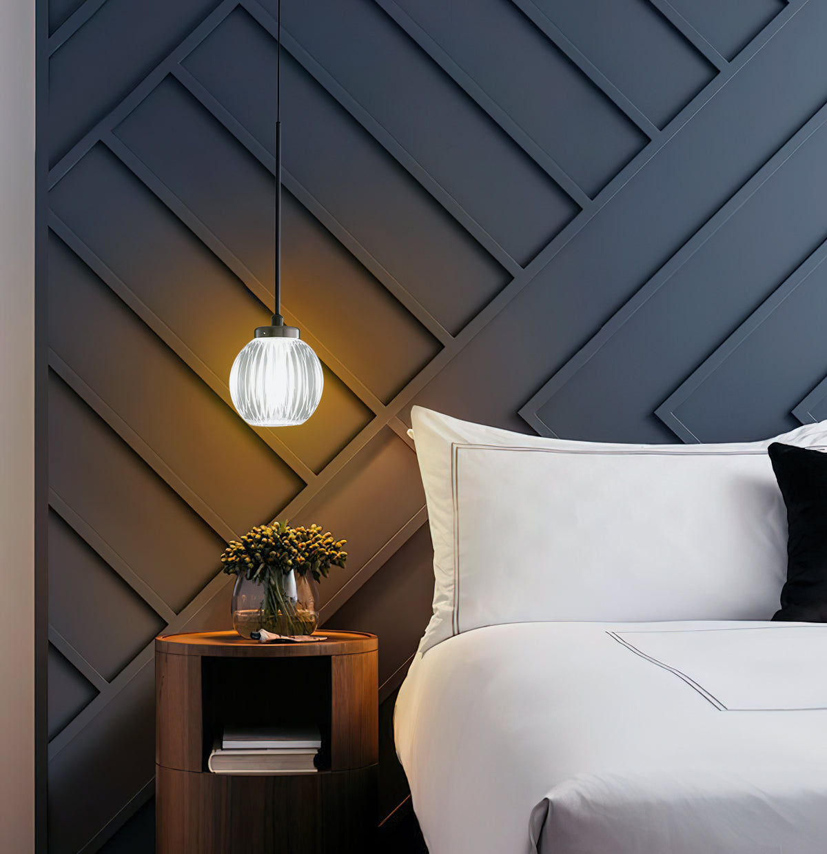 Modern Brass Matte Black Pendant Lamp – detail 2