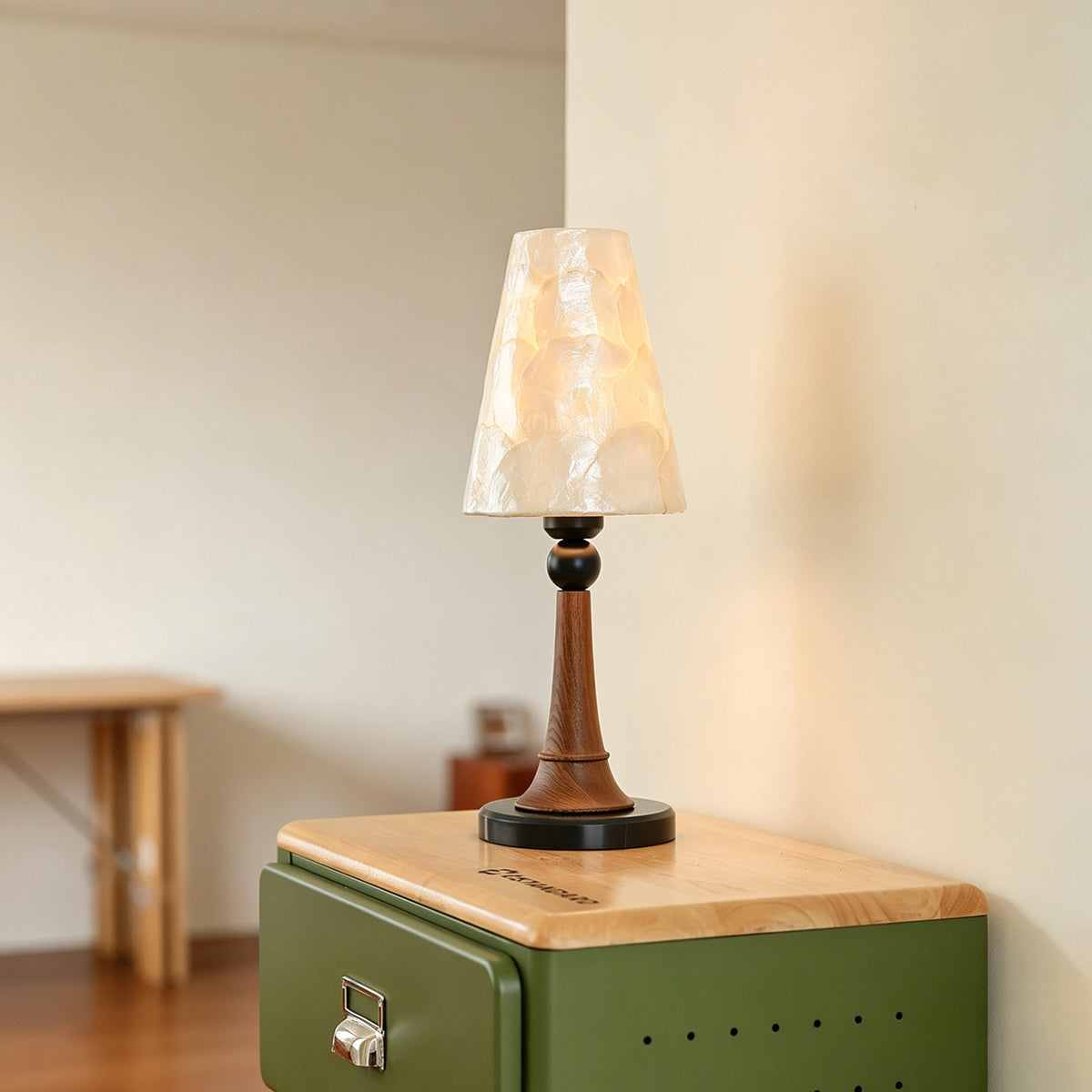 Nacrilla Table Lamp