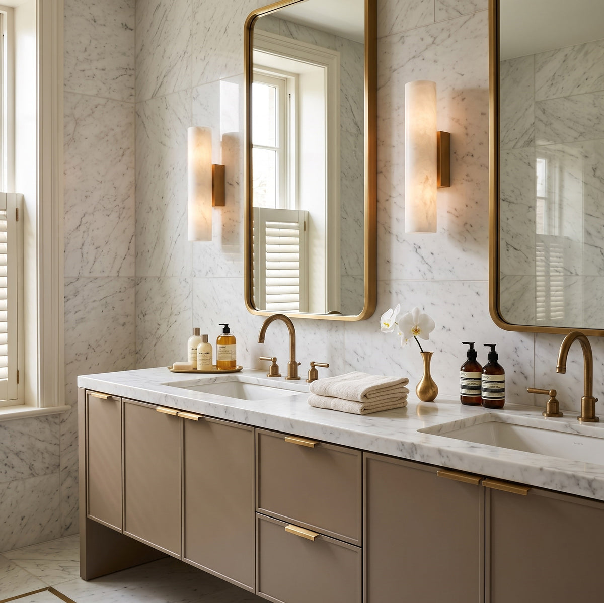 Solis Alabaster Wall Sconce – detail 2