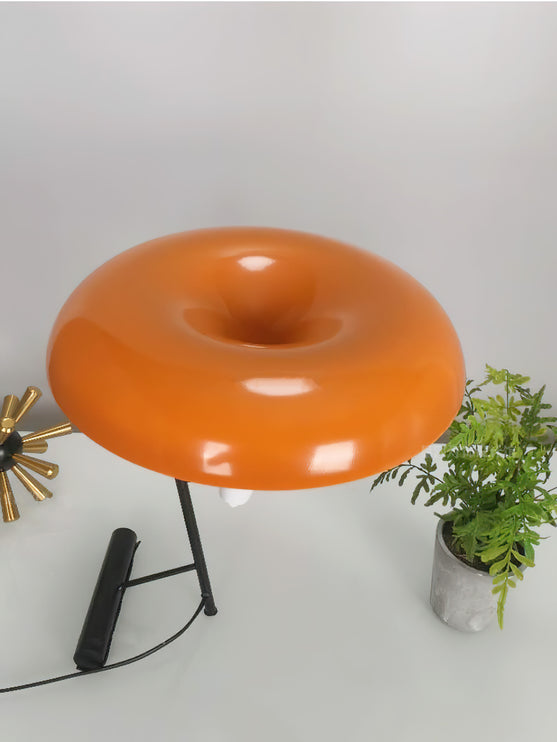 Orangefarbene Donut-Tischlampe