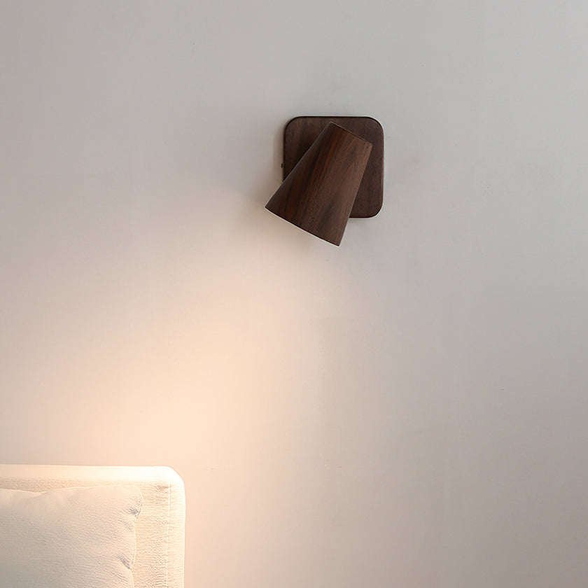 Ouglres Wall Lamp
