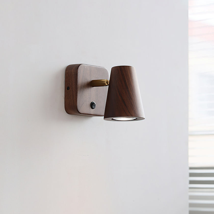 Ouglres Wall Lamp