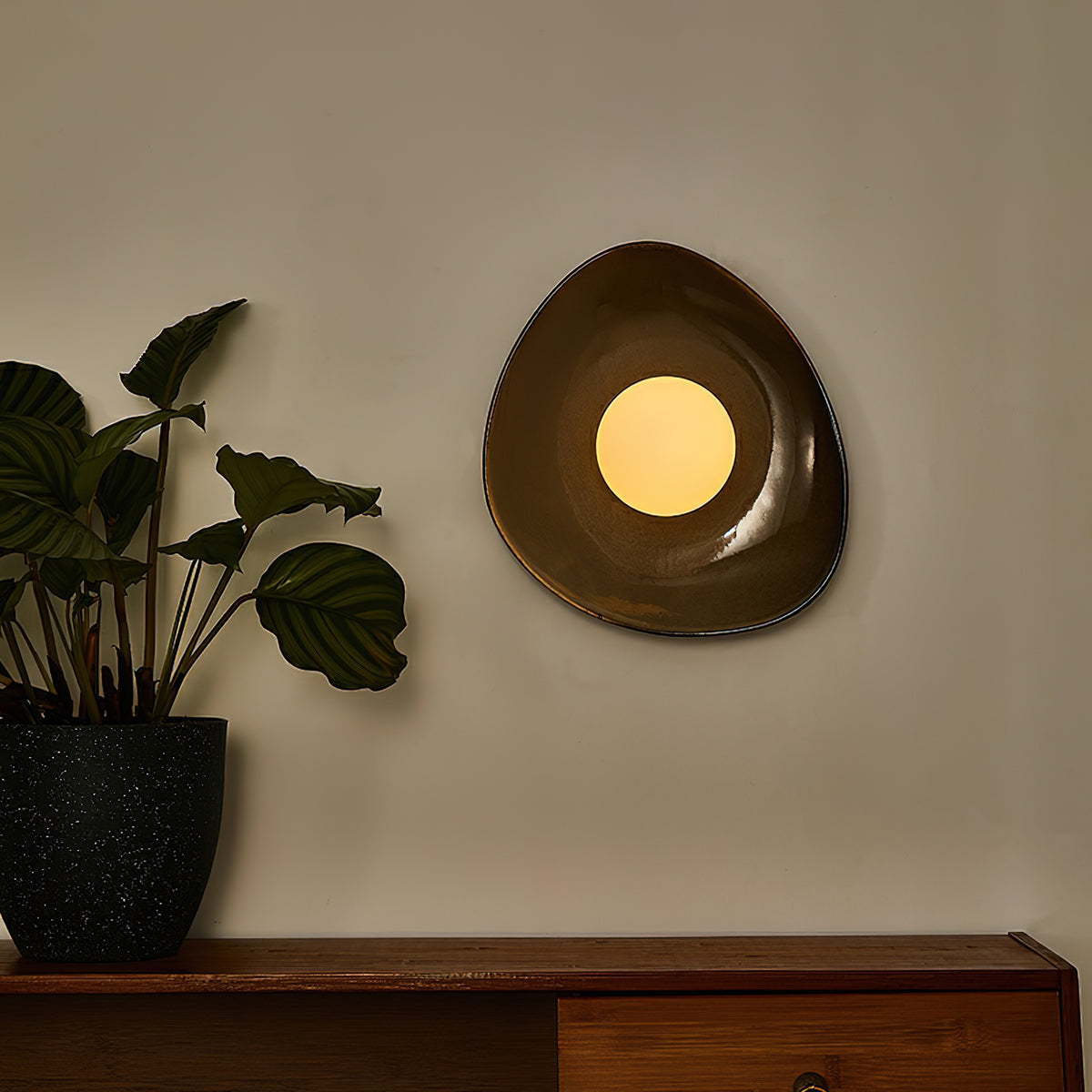 Pebble Disc Wall Light – detail 2