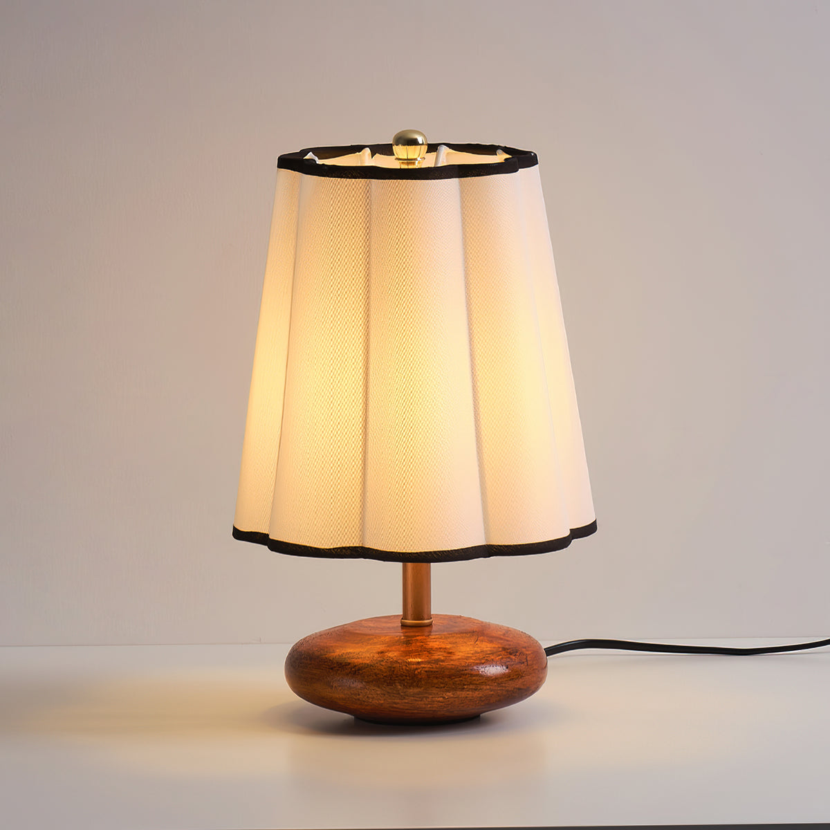 Petal Pleated Table Lamp – detail 2