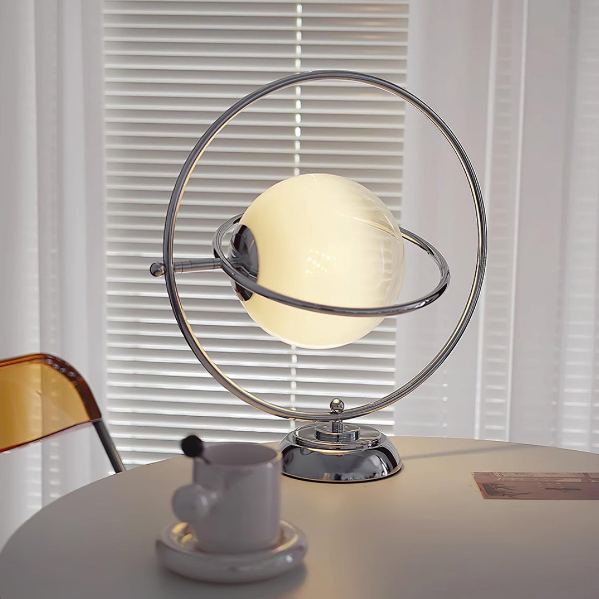 Rotating Planet Table Lamp – detail 2