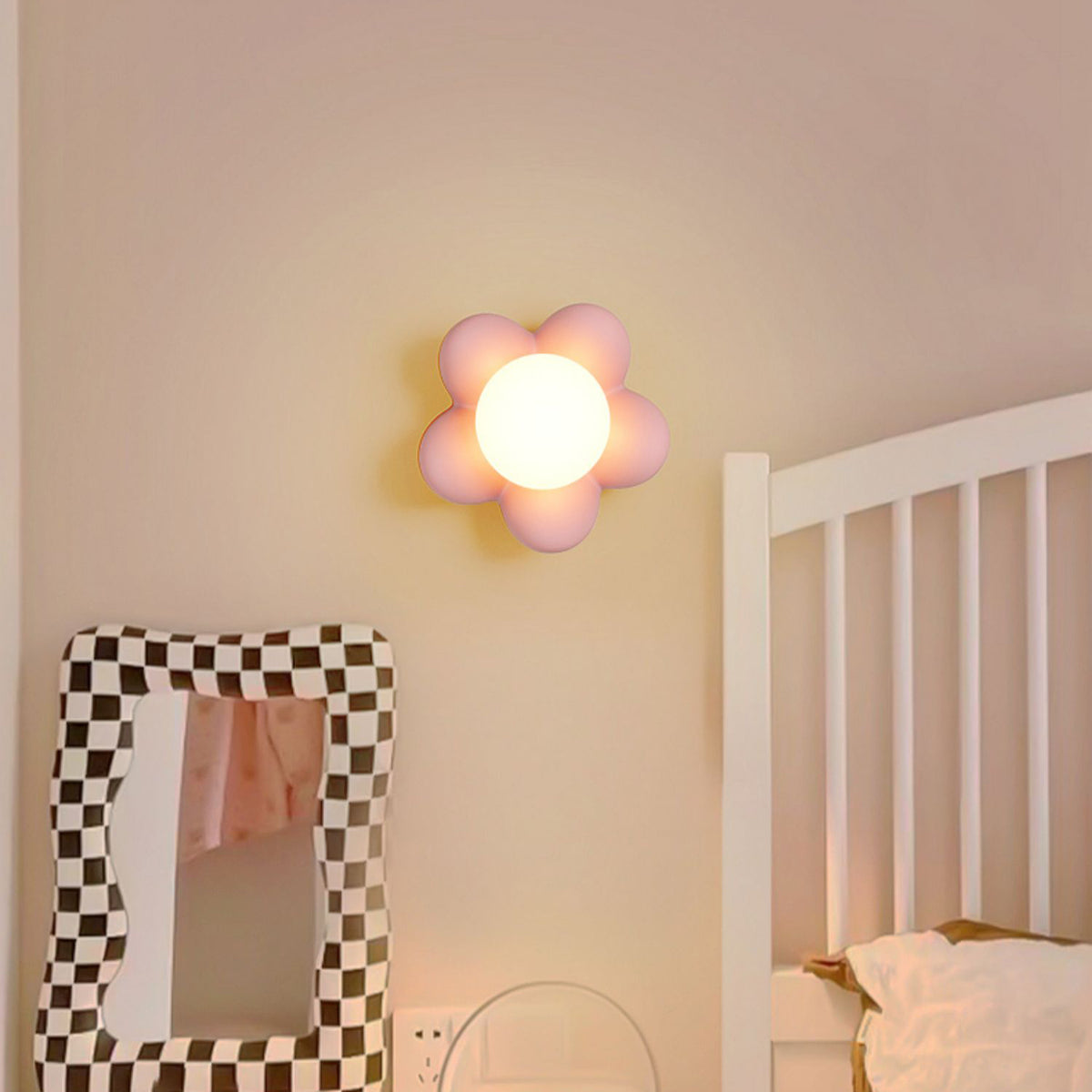 Warm Flower Resin Wall Lamp – detail 2