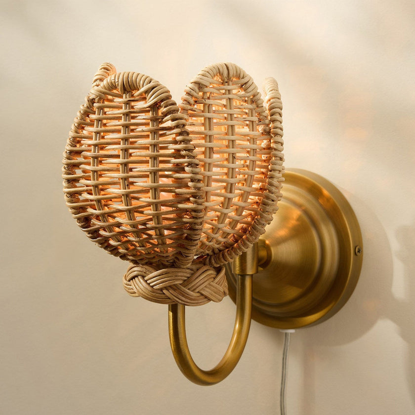 Wistara Plug-In Wall Light