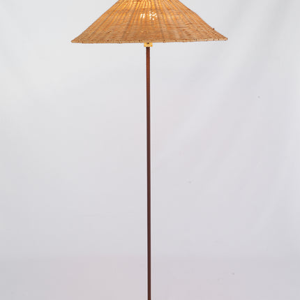 Luminária de chão com chapéu chinês