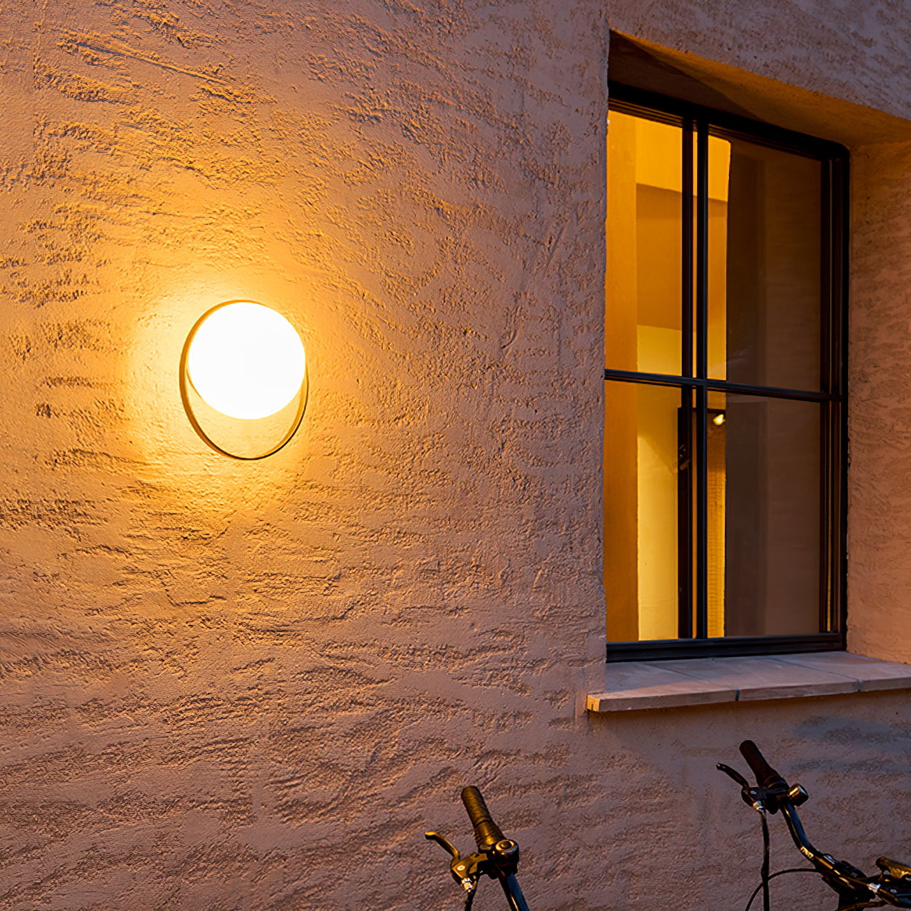 Circ 3722 Wall Lamp