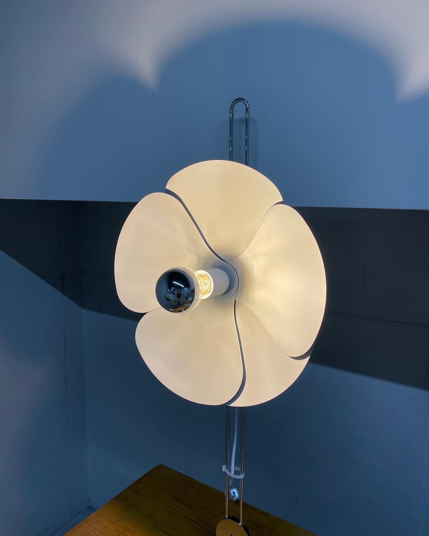 Luminária de pé de flor