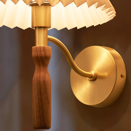 Maison Wooden Wall Lamp