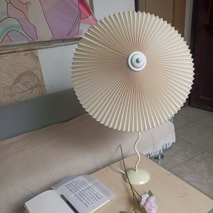 Candeeiro de mesa chapéu plissado