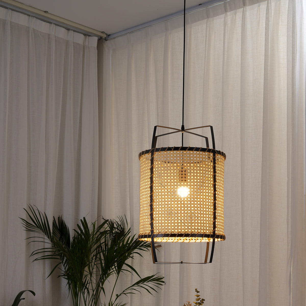Rattan Cane Pendant Light – detail 2