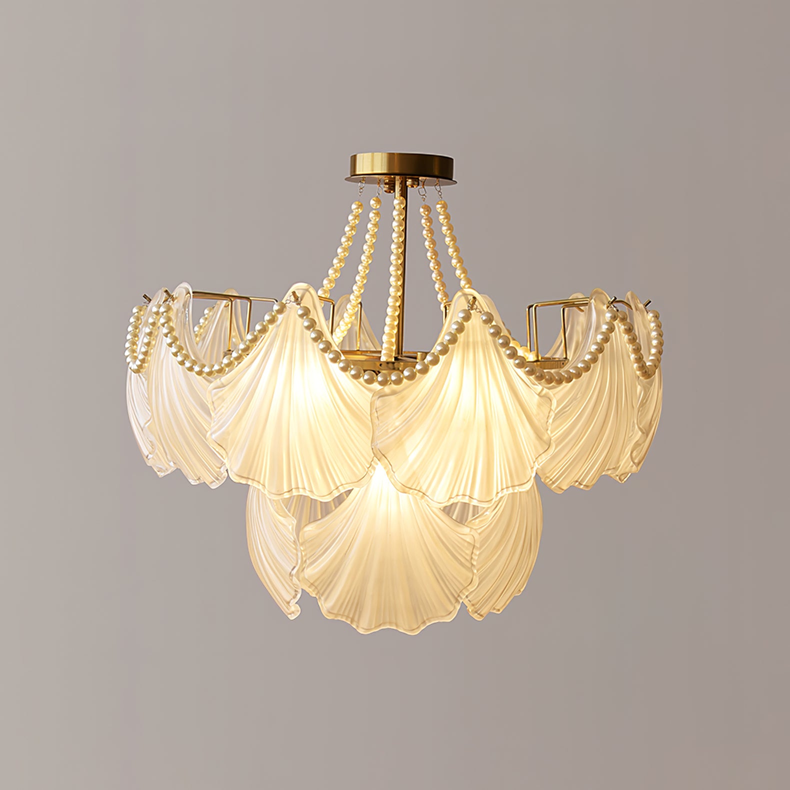 Elegant Scallop Chandelier: Illuminating Style and Sophistication